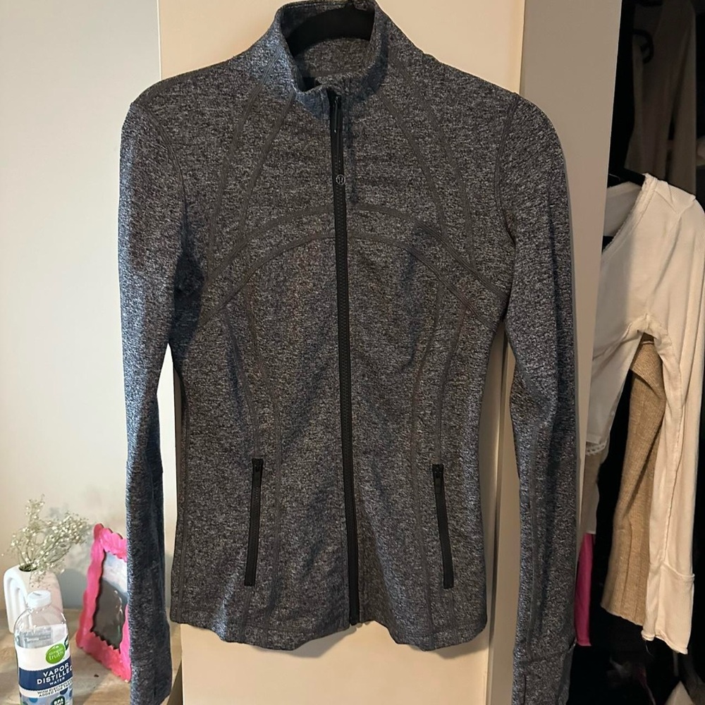 Lululemon define jacket size 6